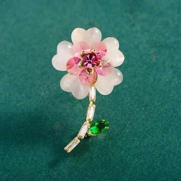 VQ Flower Brooch - Picture 3 of 8